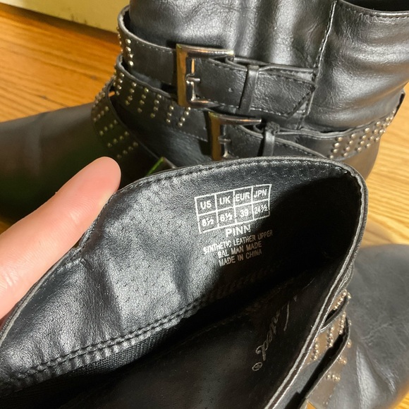 Low black boots with studded straps - Picture 7 of 7